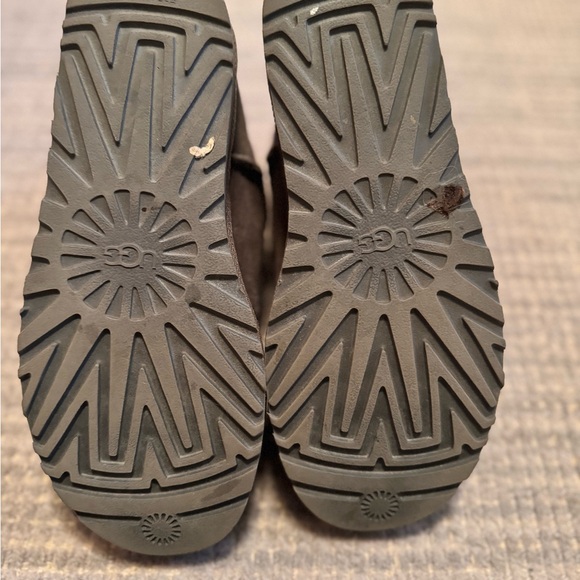 Short Gray Uggs Size 7 - Picture 3 of 3